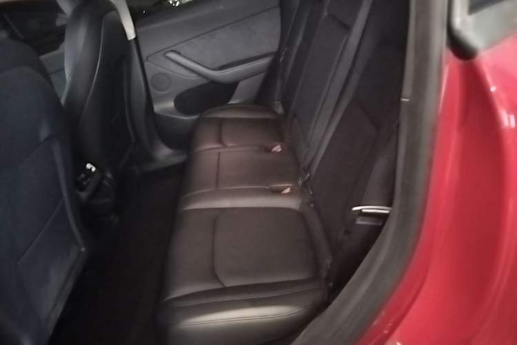 Used Tesla Model Y 2021 Long-Range All-Wheel-Drive Version Left Rear Seat