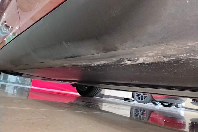 Used Tesla Model Y 2021 Standard Range Rear-Wheel Drive Version Left Side Sill