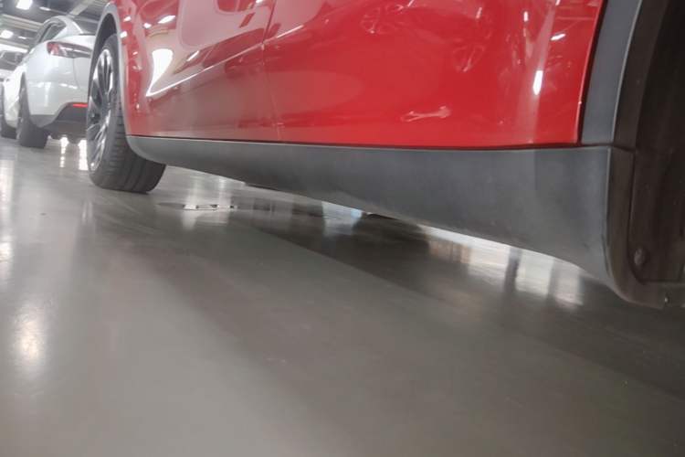 Used Tesla Model Y 2021 Long-Range All-Wheel-Drive Version Left Side Sill