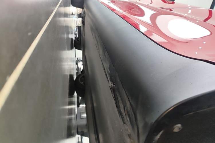 Used Tesla Model Y 2021 Standard Range Rear-Wheel Drive Version Left Side Sill