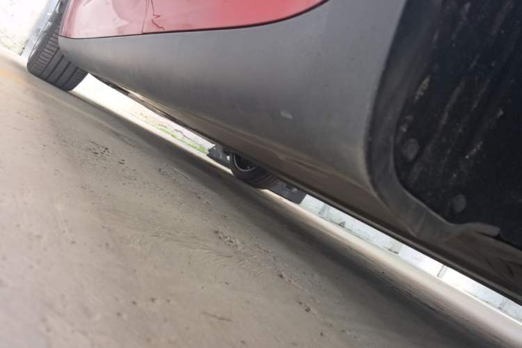 Used Tesla Model Y 2021 Long-Range All-Wheel-Drive Version Left Side Sill