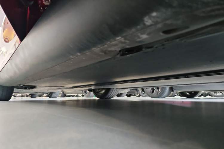 Used Tesla Model Y 2021 Long-Range All-Wheel-Drive Version Left Side Sill