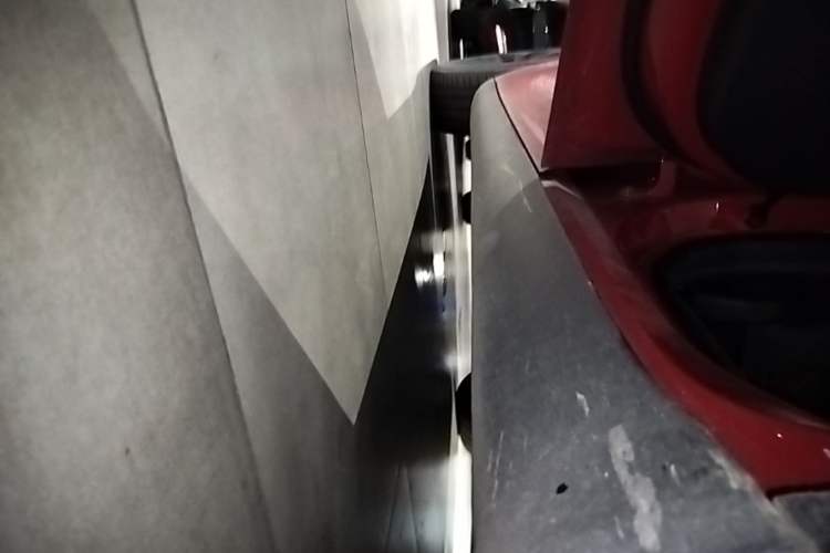Used Tesla Model Y 2021 Long-Range All-Wheel-Drive Version Left Side Sill