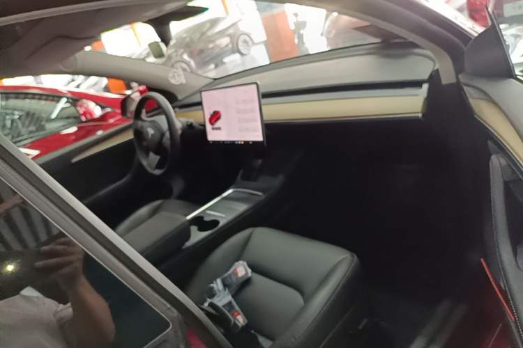 Used Tesla Model Y 2021 Standard Range Rear-Wheel Drive Version Right Front Seat