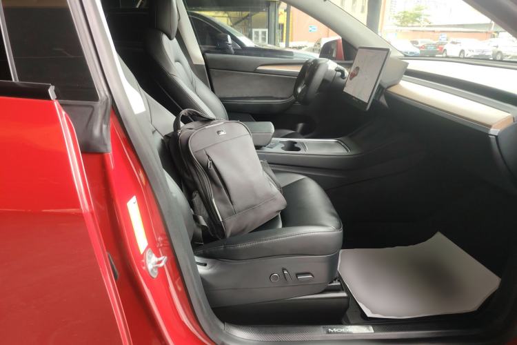 Used Tesla Model Y 2021 Long-Range All-Wheel-Drive Version Right Front Seat