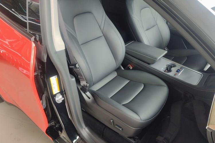 Used Tesla Model Y 2021 Standard Range Rear-Wheel Drive Version Right Front Seat