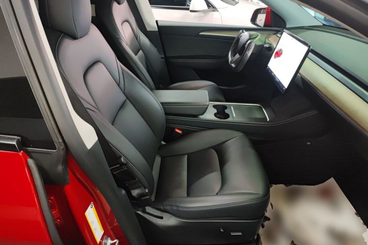 Used Tesla Model Y 2021 Standard Range Rear-Wheel Drive Version Right Front Seat