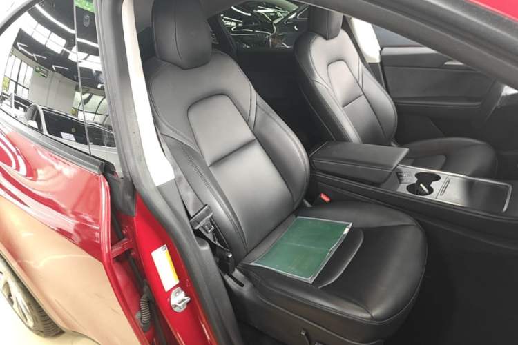 Used Tesla Model Y 2021 Standard Range Rear-Wheel Drive Version Right Front Seat
