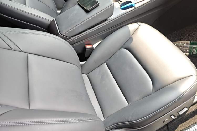 Used Tesla Model Y 2021 Long-Range All-Wheel-Drive Version Right Front Seat