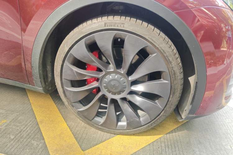 Used Tesla Model Y 2021 Performance High-Performance All-Wheel-Drive Version Right Front Wheel Hub
