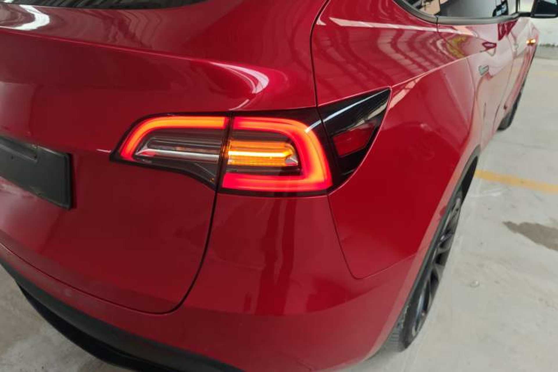Used Tesla Model Y 2021 Long-Range All-Wheel-Drive Version Right Rear Taillight