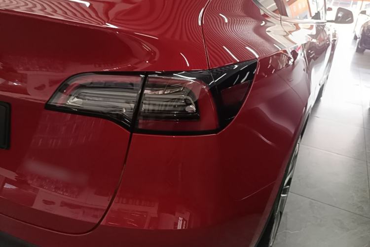 Used Tesla Model Y 2021 Standard Range Rear-Wheel Drive Version Right Rear Taillight