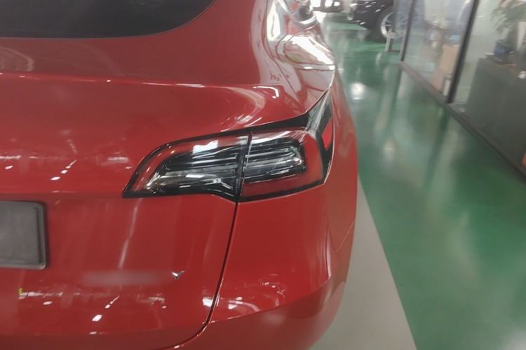 Used Tesla Model Y 2021 Long-Range All-Wheel-Drive Version Right Rear Taillight