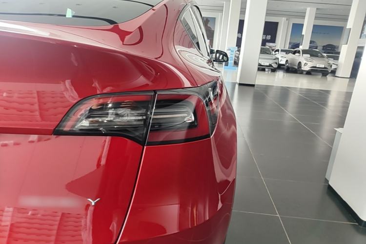 Used Tesla Model Y 2021 Standard Range Rear-Wheel Drive Version Right Rear Taillight