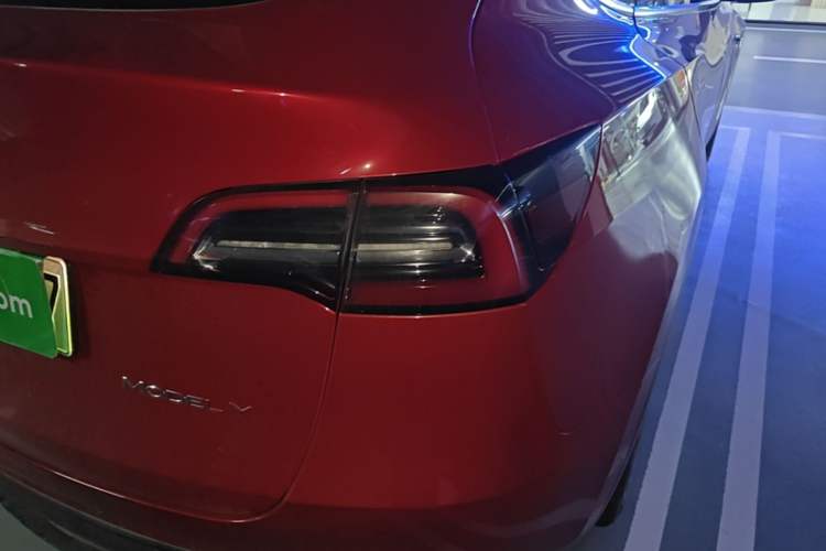 Used Tesla Model Y 2021 Long-Range All-Wheel-Drive Version 3D7 Right Rear Taillight