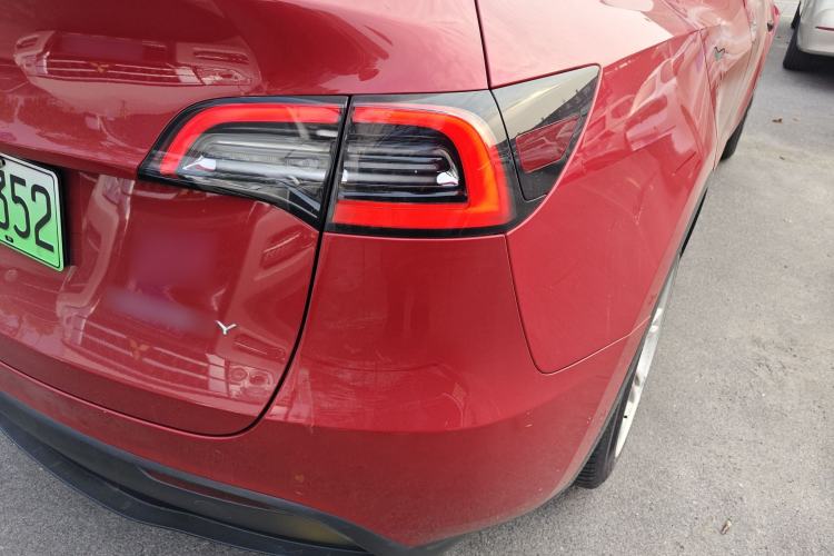 Used Tesla Model Y 2021 Standard Range Rear-Wheel Drive Version Right Rear Taillight