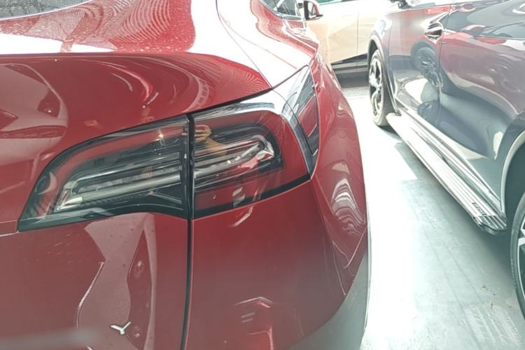 Used Tesla Model Y 2021 Long-Range All-Wheel-Drive Version Right Rear Taillight