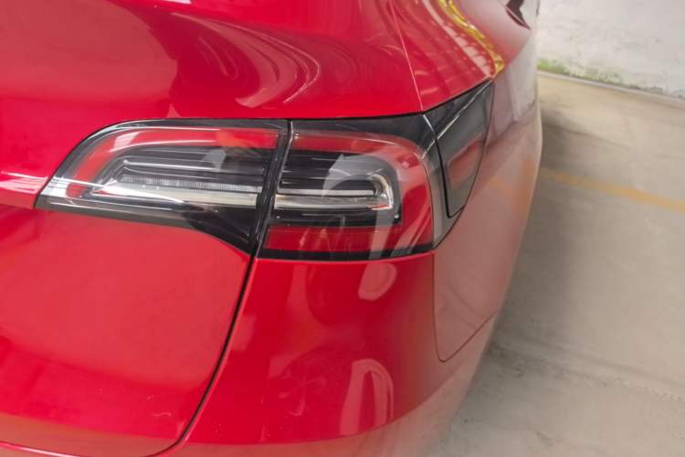 Used Tesla Model Y 2021 Long-Range All-Wheel-Drive Version Right Rear Taillight