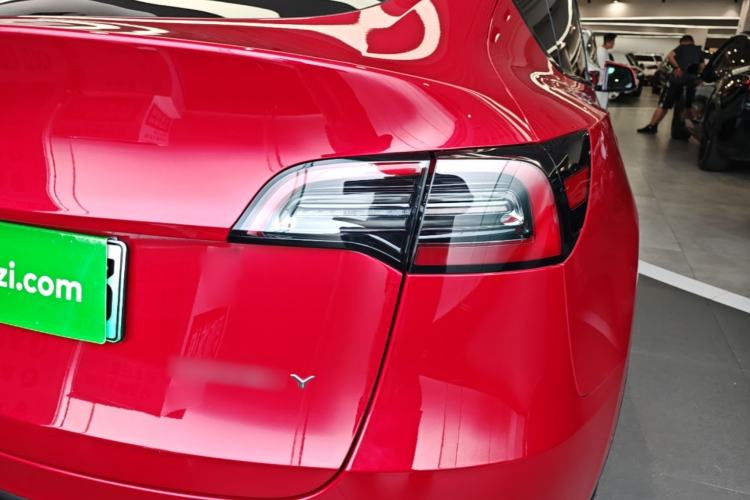 Used Tesla Model Y 2021 Long-Range All-Wheel-Drive Version Right Rear Taillight