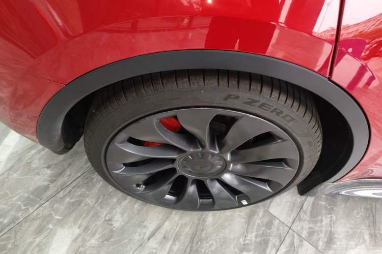 Used Tesla Model Y 2021 Performance High-Performance All-Wheel-Drive Version Right Rear Wheel Hub