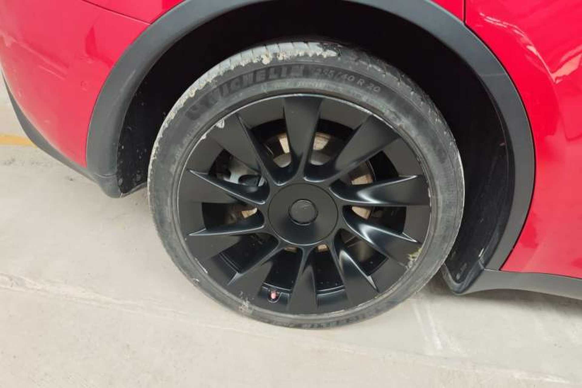 Used Tesla Model Y 2021 Long-Range All-Wheel-Drive Version Right Rear Wheel Hub