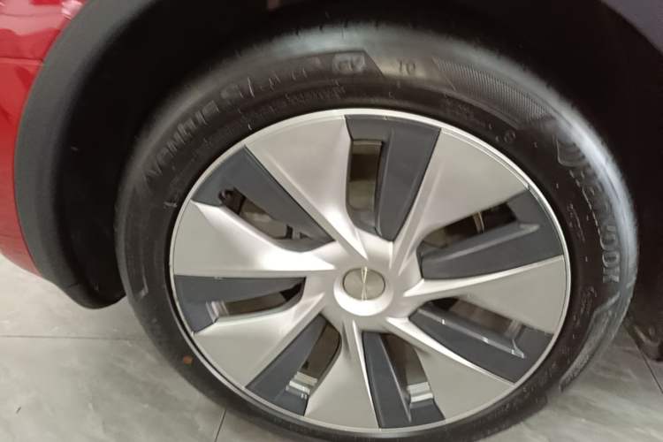Used Tesla Model Y 2021 Standard Range Rear-Wheel Drive Version Right Rear Wheel Hub