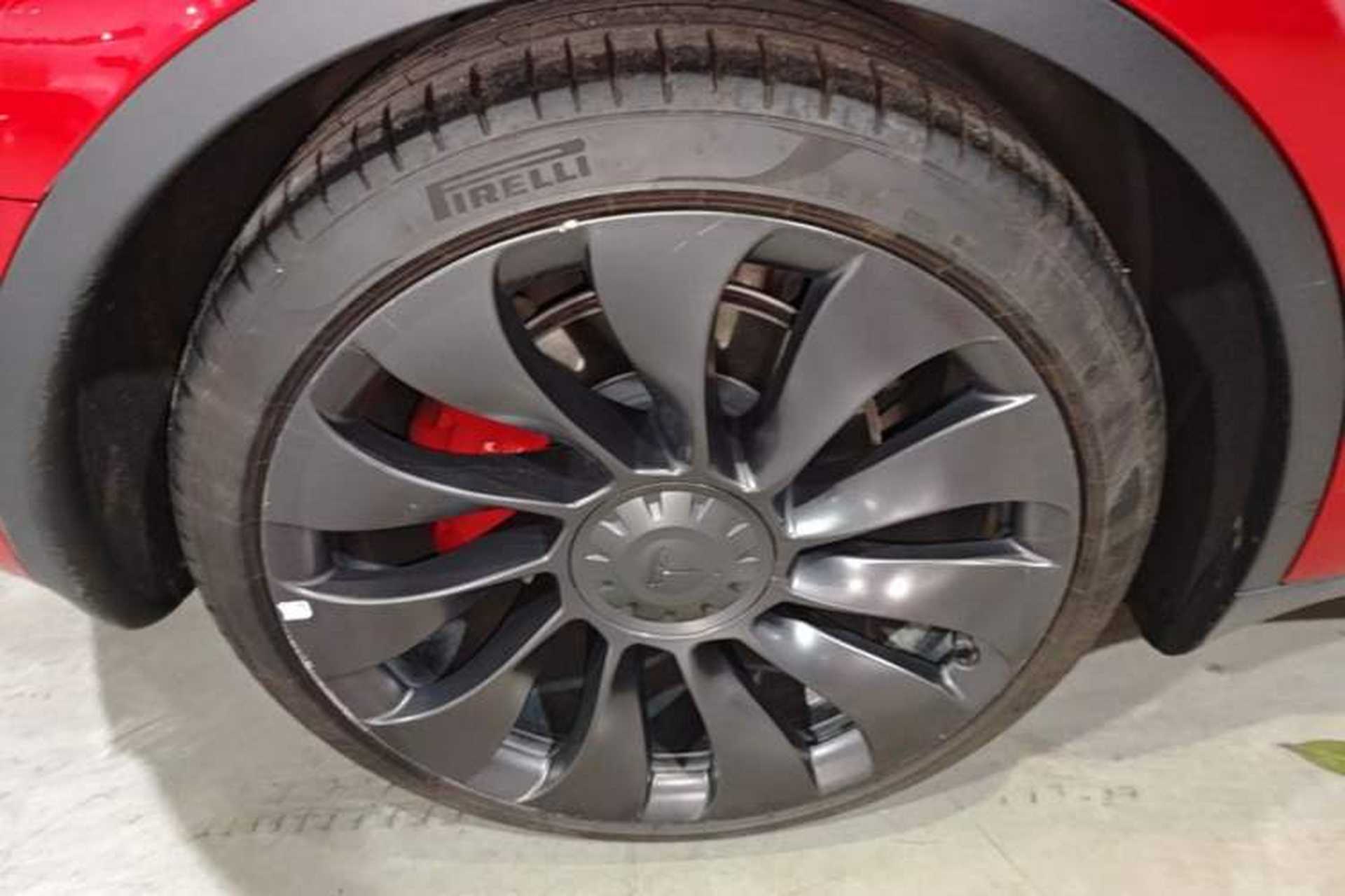 Used Tesla Model Y 2021 Performance High-Performance All-Wheel-Drive Version Right Rear Wheel Hub