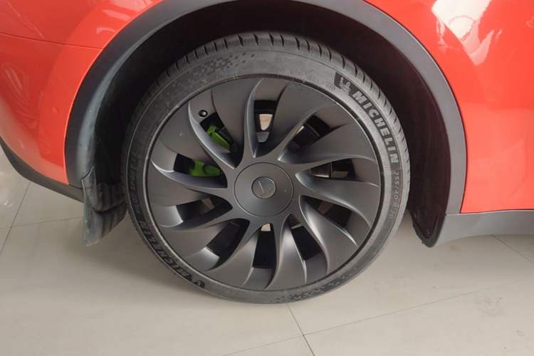 Used Tesla Model Y 2021 Standard Range Rear-Wheel Drive Version Right Rear Wheel Hub