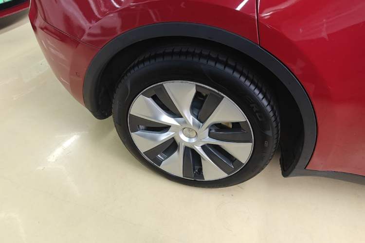 Used Tesla Model Y 2021 Standard Range Rear-Wheel Drive Version Right Rear Wheel Hub