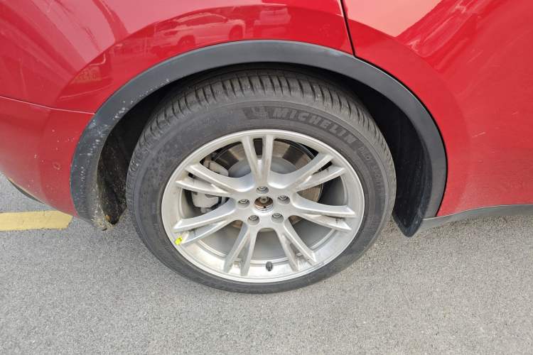 Used Tesla Model Y 2021 Standard Range Rear-Wheel Drive Version Right Rear Wheel Hub