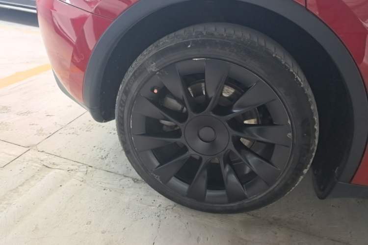 Used Tesla Model Y 2021 Long-Range All-Wheel-Drive Version Right Rear Wheel Hub