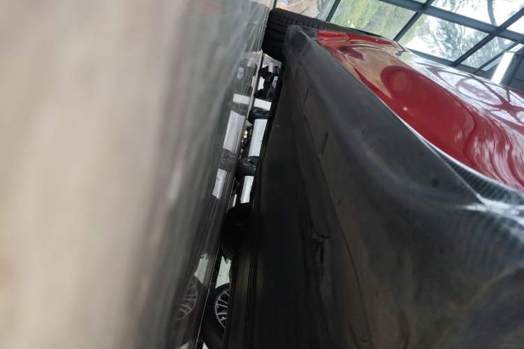 Used Tesla Model Y 2021 Performance High-Performance All-Wheel-Drive Version Right Side Sill