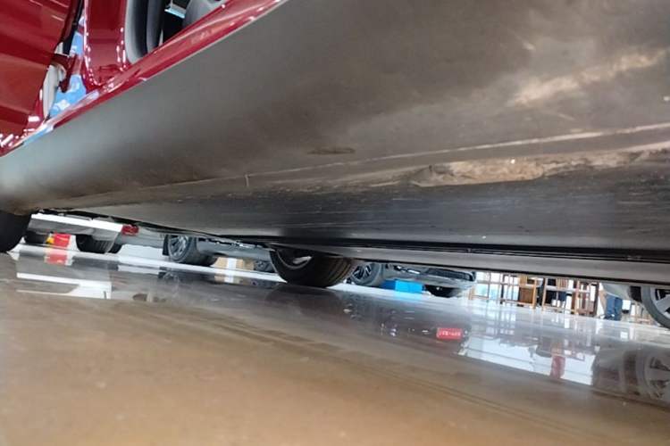 Used Tesla Model Y 2021 Standard Range Rear-Wheel Drive Version Right Side Sill