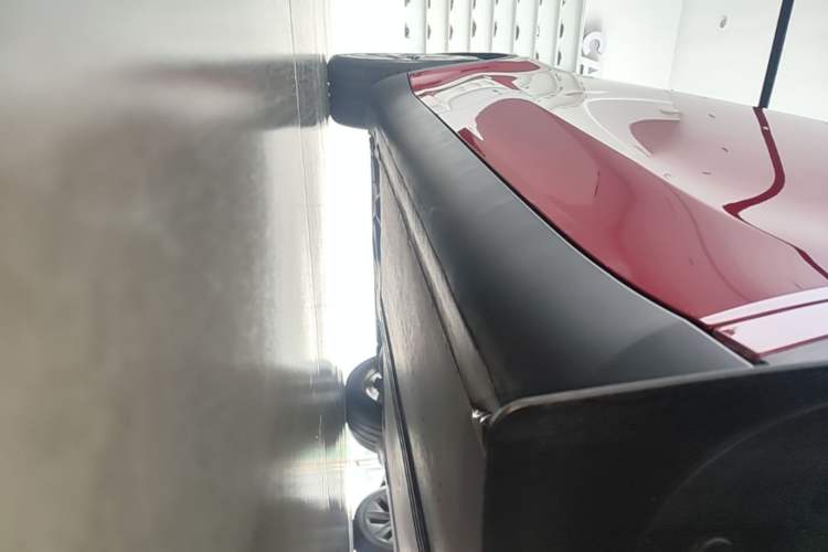 Used Tesla Model Y 2021 Standard Range Rear-Wheel Drive Version Right Side Sill
