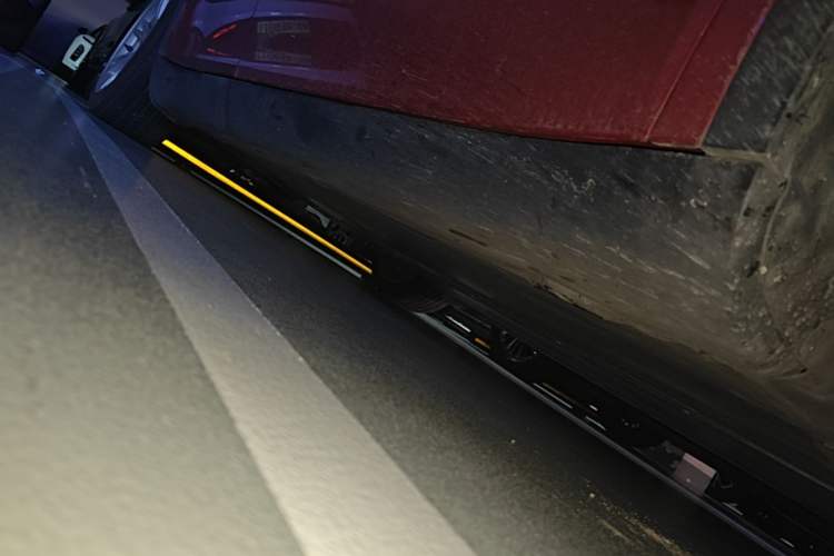 Used Tesla Model Y 2021 Long-Range All-Wheel-Drive Version 3D7 Right Side Sill