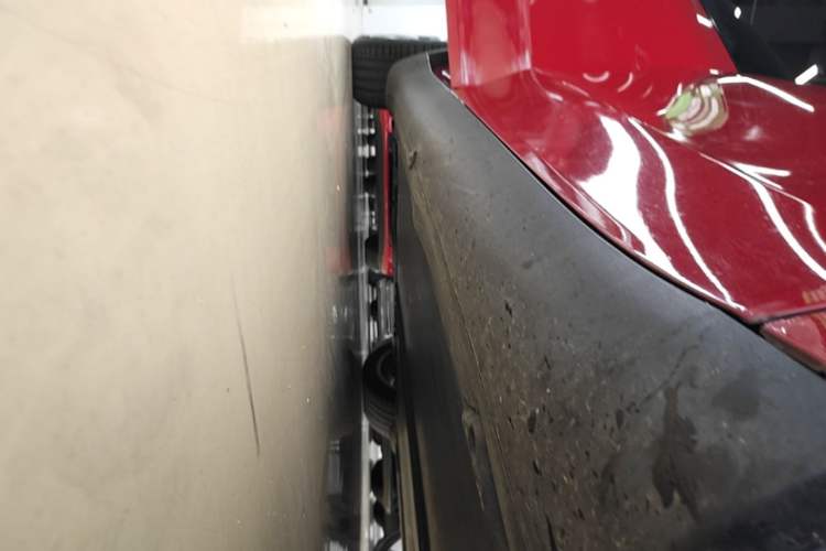 Used Tesla Model Y 2021 Standard Range Rear-Wheel Drive Version Right Side Sill