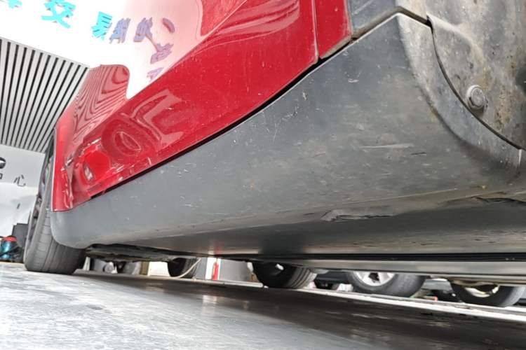 Used Tesla Model Y 2021 Long-Range All-Wheel-Drive Version Right Side Sill