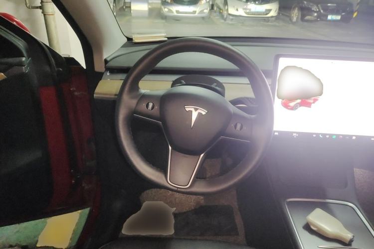 Used Tesla Model Y 2021 Long-Range All-Wheel-Drive Version Steering Wheel
