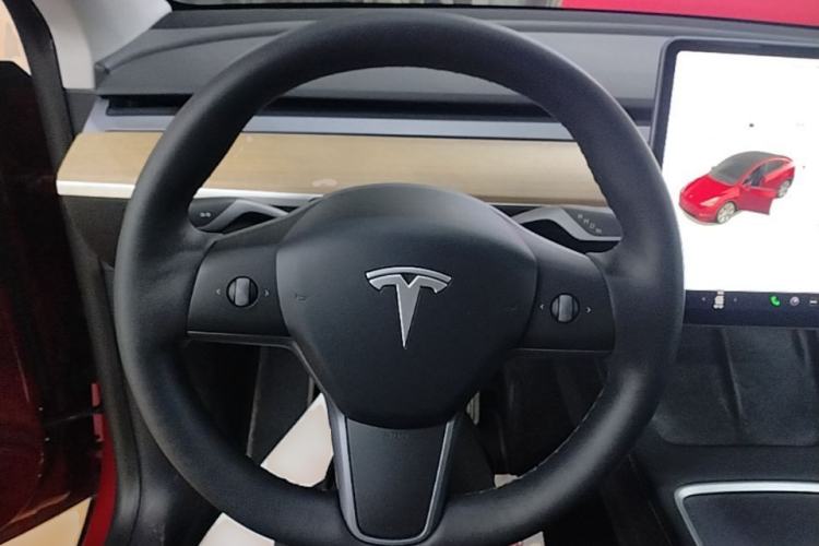 Used Tesla Model Y 2021 Standard Range Rear-Wheel Drive Version Steering Wheel