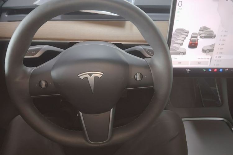 Used Tesla Model Y 2021 Long-Range All-Wheel-Drive Version Steering Wheel