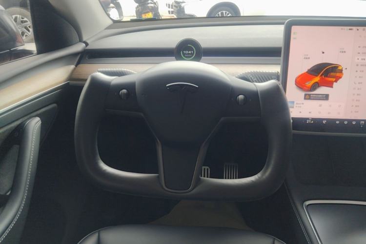 Used Tesla Model Y 2021 Standard Range Rear-Wheel Drive Version Steering Wheel