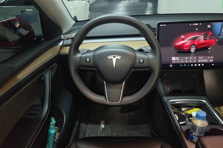 Used Tesla Model Y 2021 Long-Range All-Wheel-Drive Version Steering Wheel