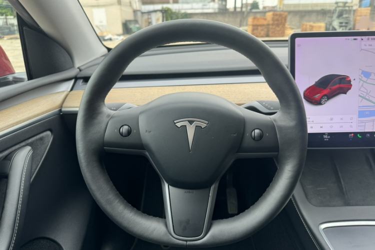 Used Tesla Model Y 2021 Long-Range All-Wheel-Drive Version 3D7 Steering Wheel