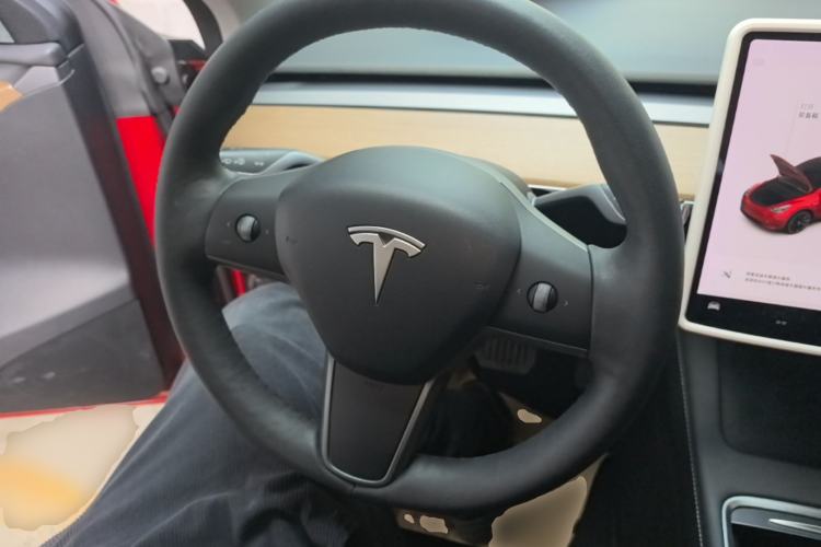 Used Tesla Model Y 2021 Long-Range All-Wheel-Drive Version Steering Wheel