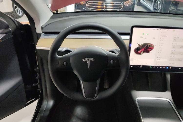 Used Tesla Model Y 2021 Long-Range All-Wheel-Drive Version Steering Wheel