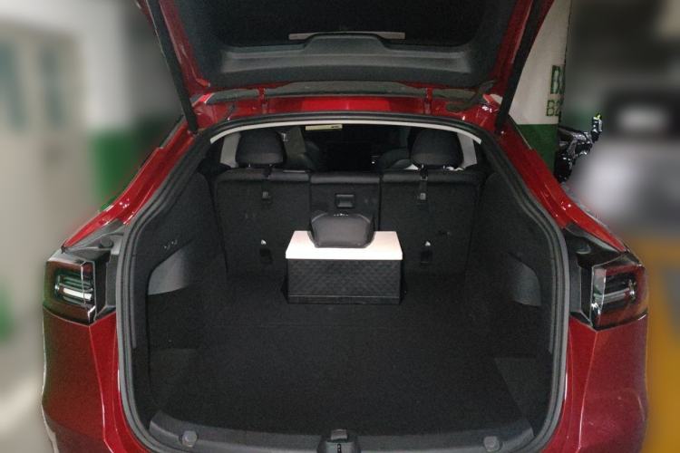 Used Tesla Model Y 2021 Long-Range All-Wheel-Drive Version Trunk