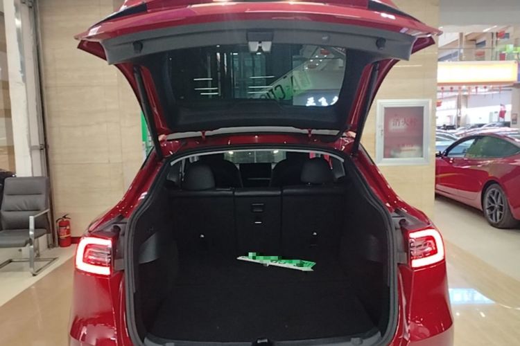 Used Tesla Model Y 2021 Standard Range Rear-Wheel Drive Version Trunk