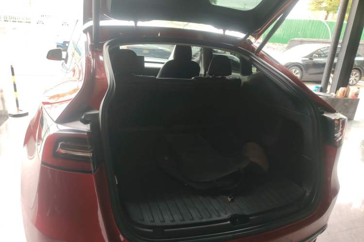 Used Tesla Model Y 2021 Long-Range All-Wheel-Drive Version Trunk