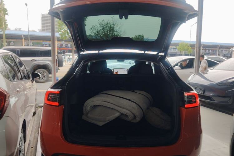 Used Tesla Model Y 2021 Standard Range Rear-Wheel Drive Version Trunk
