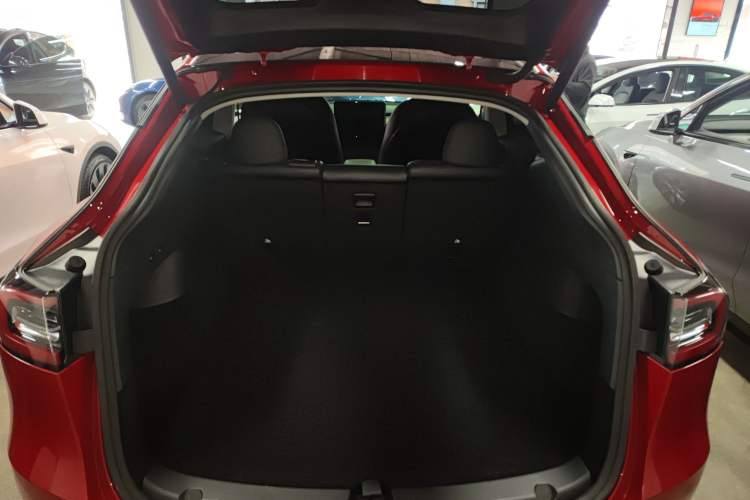 Used Tesla Model Y 2021 Standard Range Rear-Wheel Drive Version Trunk